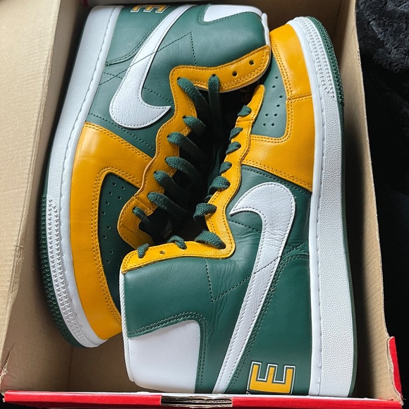 Athletic_Shoes